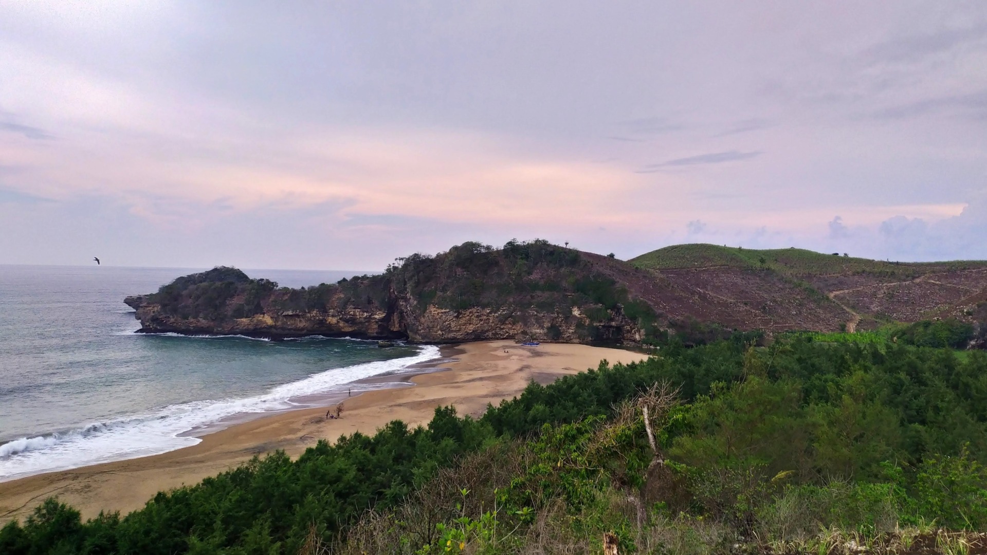 Pantai Jolosutro