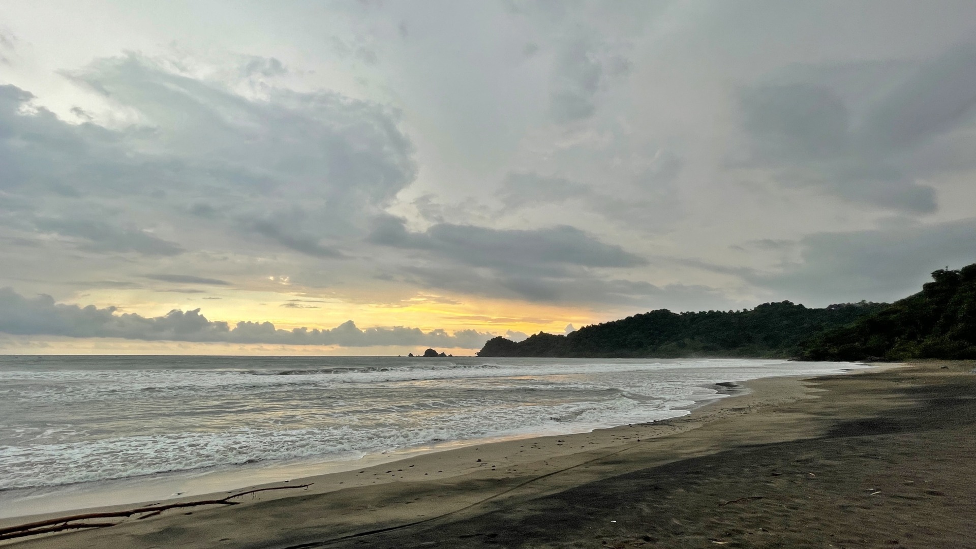 Pantai Jolosutro
